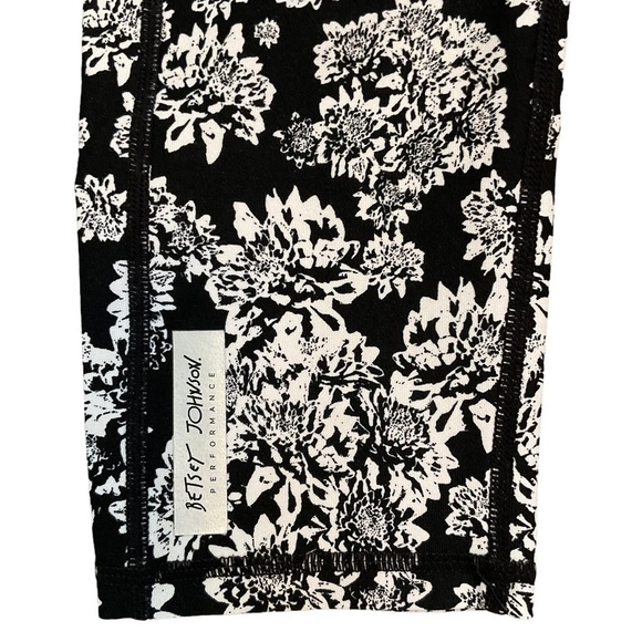 🎉 SALE Betsey Johnson Cropped Performance Leggings - Picture 4 of 5